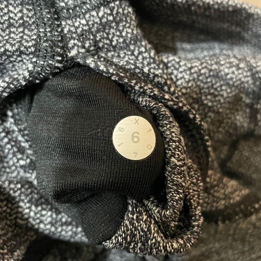 Lululemon Marbled Gray Leggings Size 6. - Picture 6 of 6